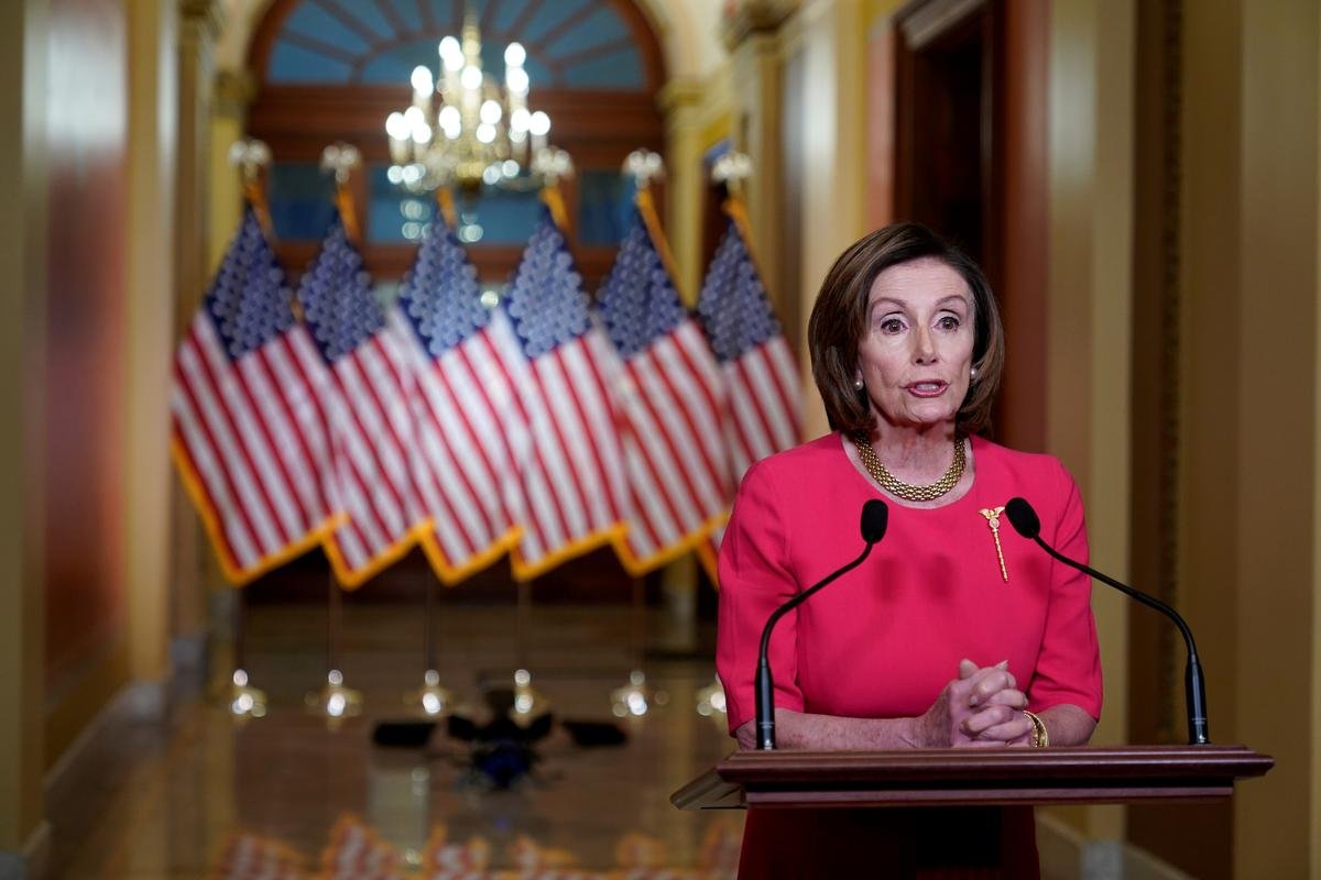 Pelosi seeks bipartisan panel to oversee $2 trillion coronavirus relief