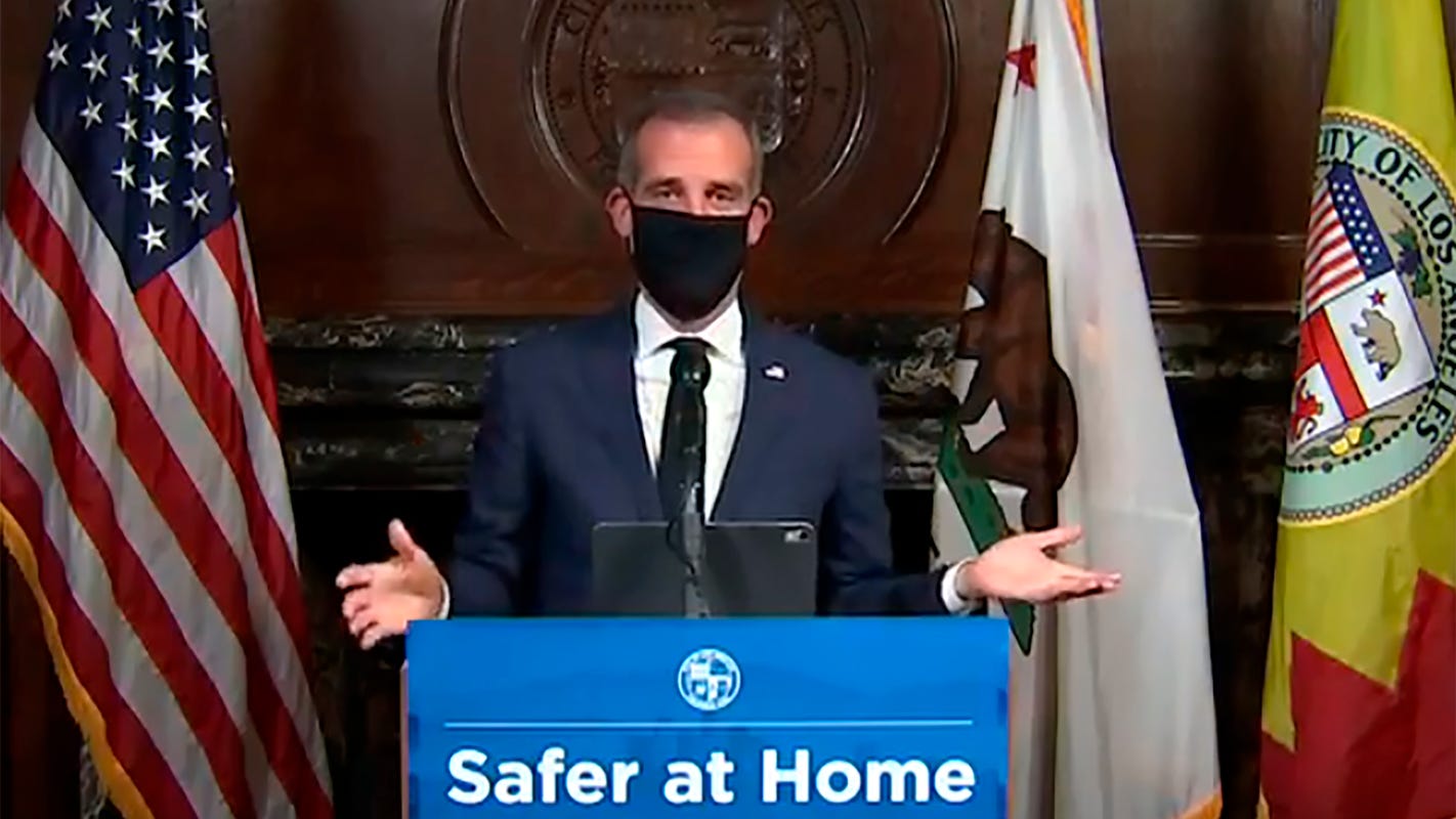 Coronavirus live updates: US braces for ‘horrific’ weeks as deaths top 5,000; Los Angeles mayor tells residents to wear masks; Dow slumps