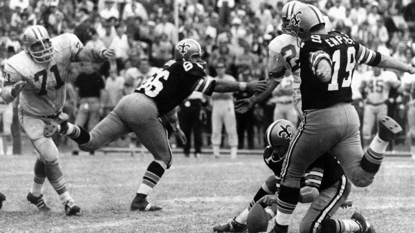 Tom Dempsey, former NFL record-setting kicker, dies at 73 after battle with coronavirus