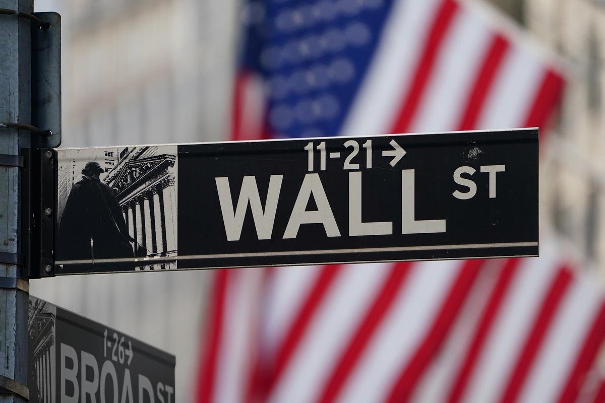 Wall Street climbs on hopeful coronavirus signs, healthcare lift