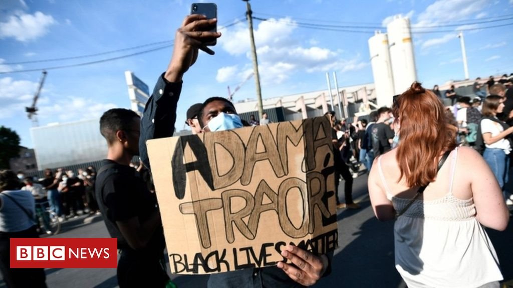 French anti-racism protests defy police ban