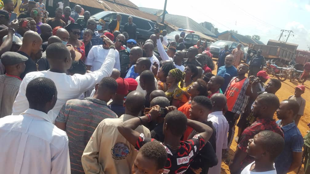 Breaking: Over 500 APGA, PDP Members Troop Into APC In Abia