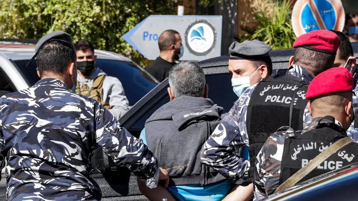 lebanese police hunt dozens after mass jailbreak