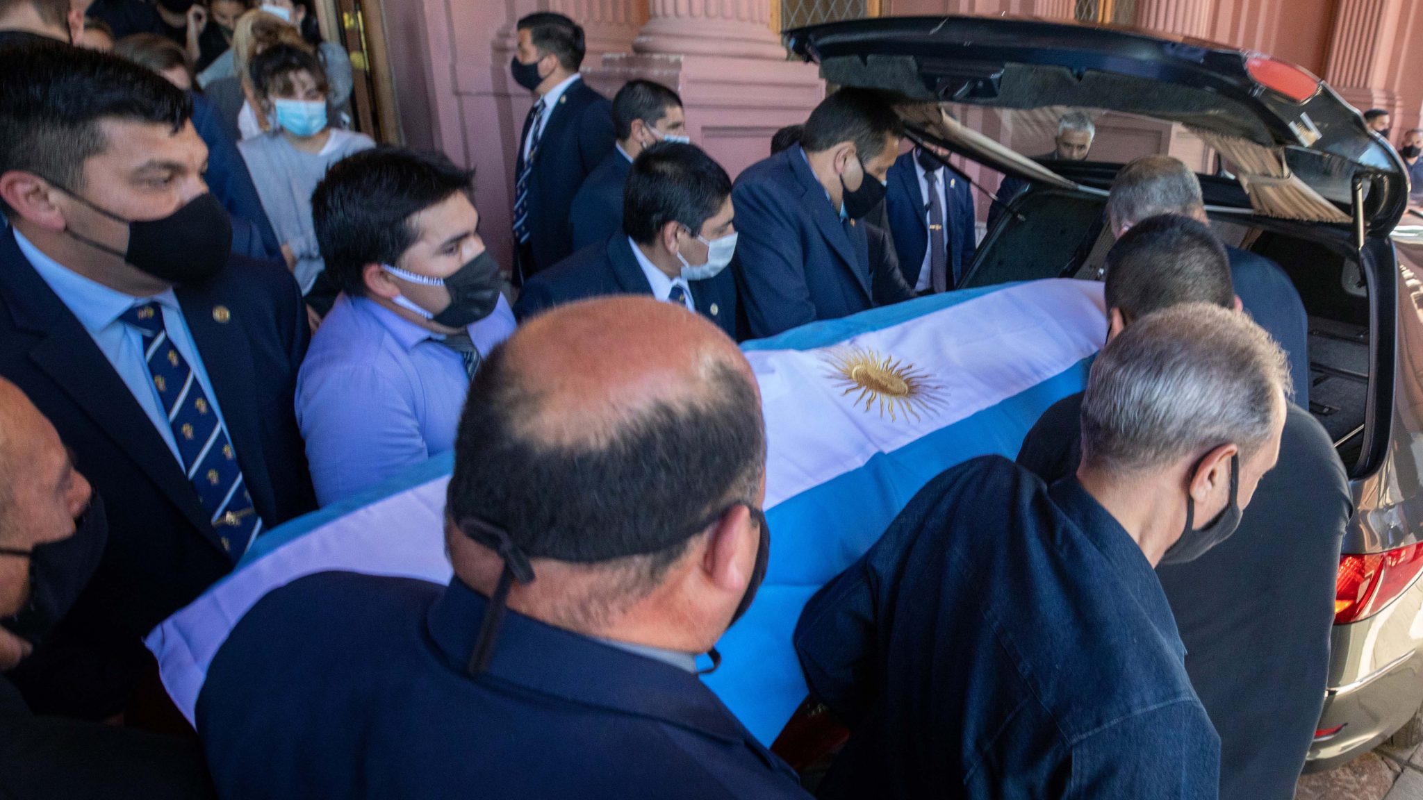 maradona funeral cortege heads to cemetery near buenos aires