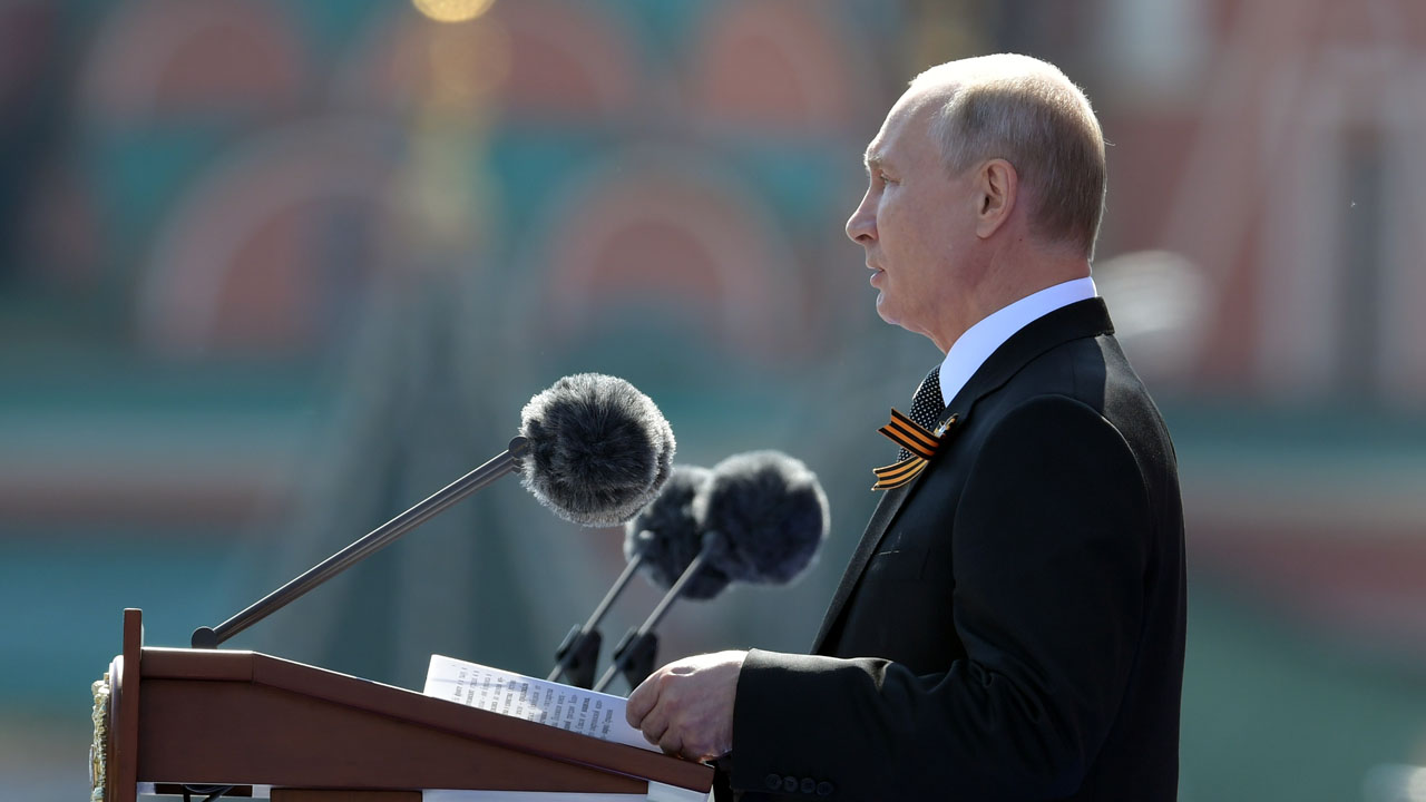 putin signs law raising income tax for high earners