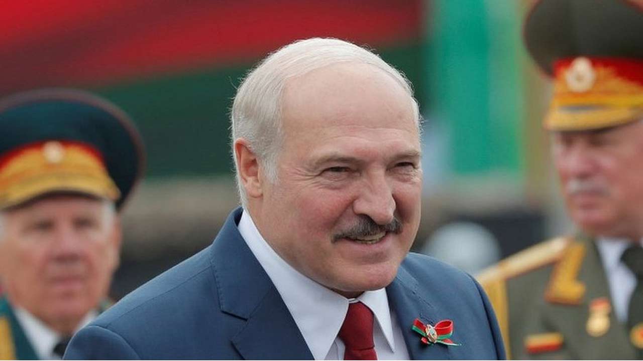 belarus protesters demand lukashenkos resignation