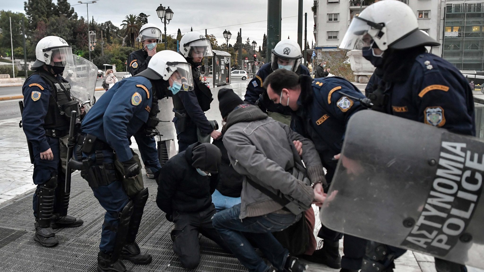 greek police charged with assaulting asylum seekers
