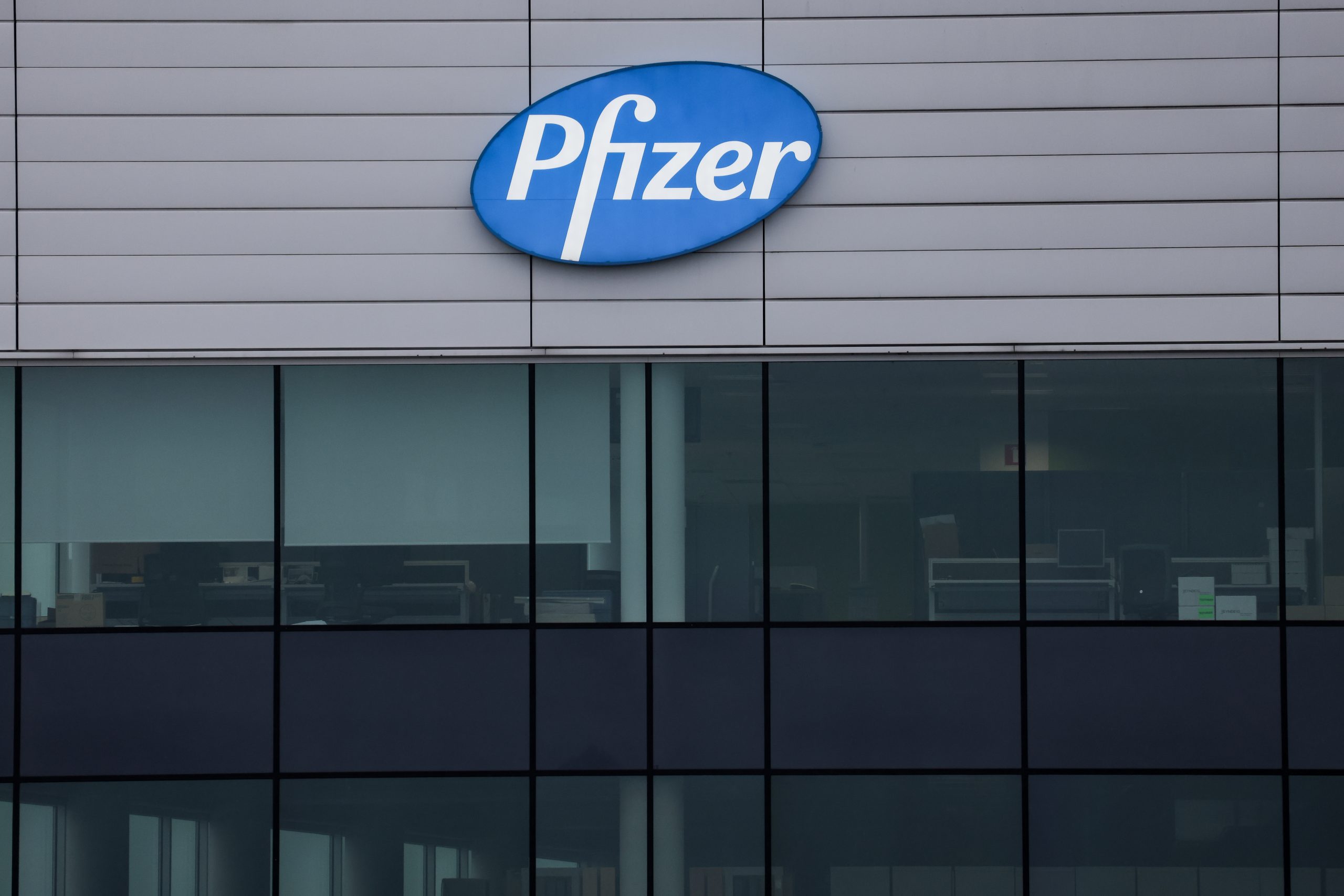 pfizer to deliver first vaccine doses to canada in december