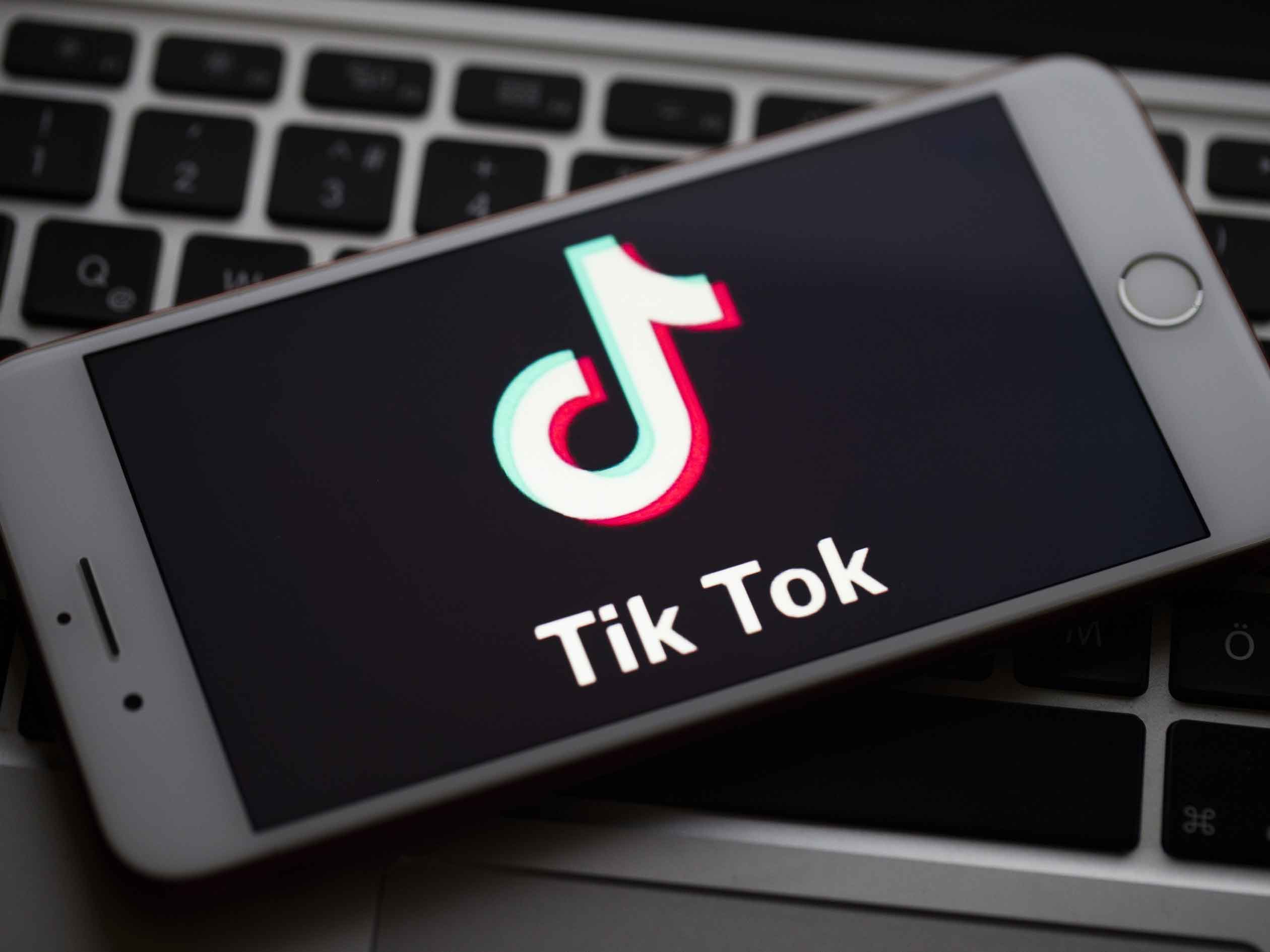 TikTok Keeps Ticking In US As Deadline For Asset Sale Passes | FAMOUS