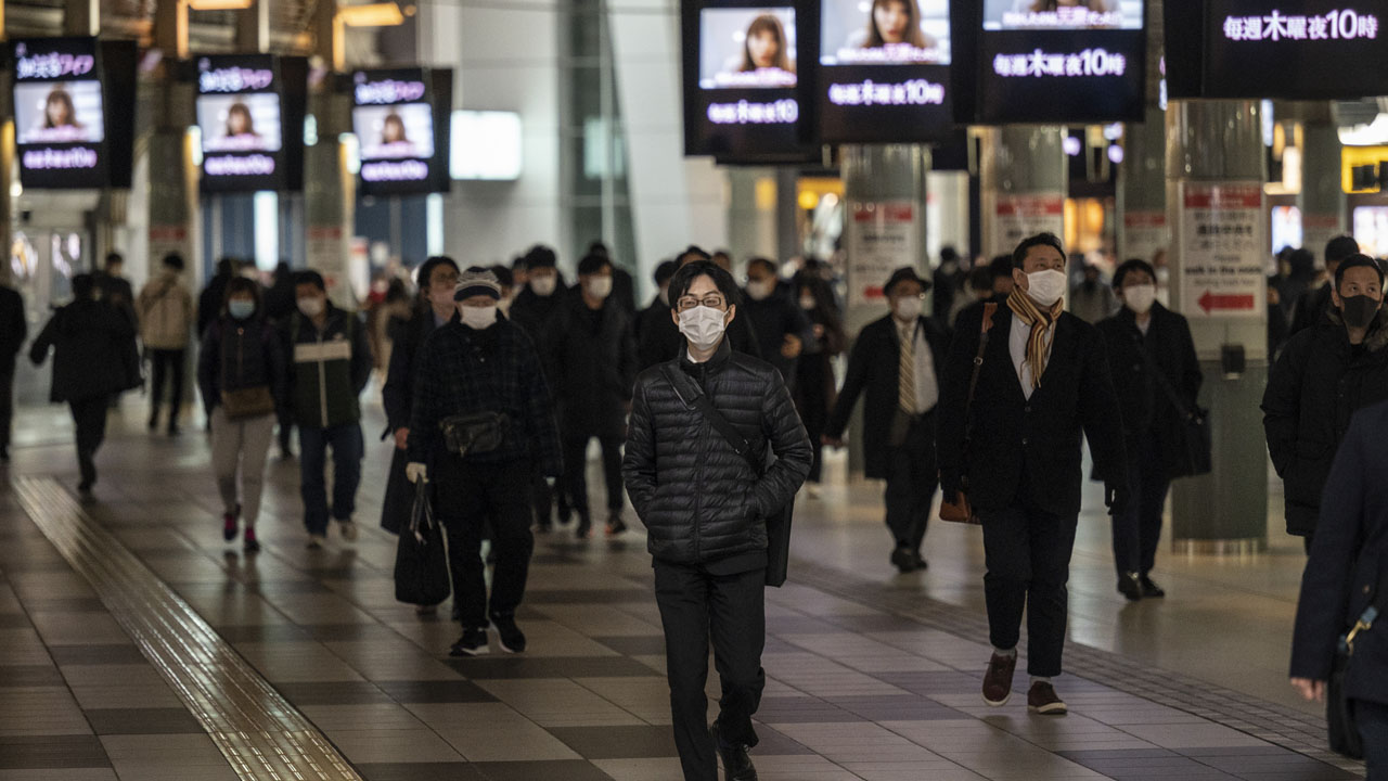 japan expands virus emergency tightens border restrictions