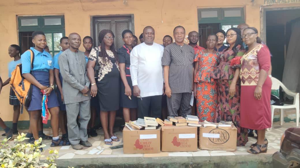Staff and students of Ibeku High School, Umuahia, Abia State, as they received reading materials donated by Prof. Gregory I've, the Chancellor of Gregory University, Uturu, Abia State.