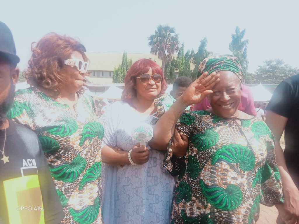 From (1st-R): Evangelist Patience Ozokwor, aka. Mama G for General and colleagues, flanked by fans.