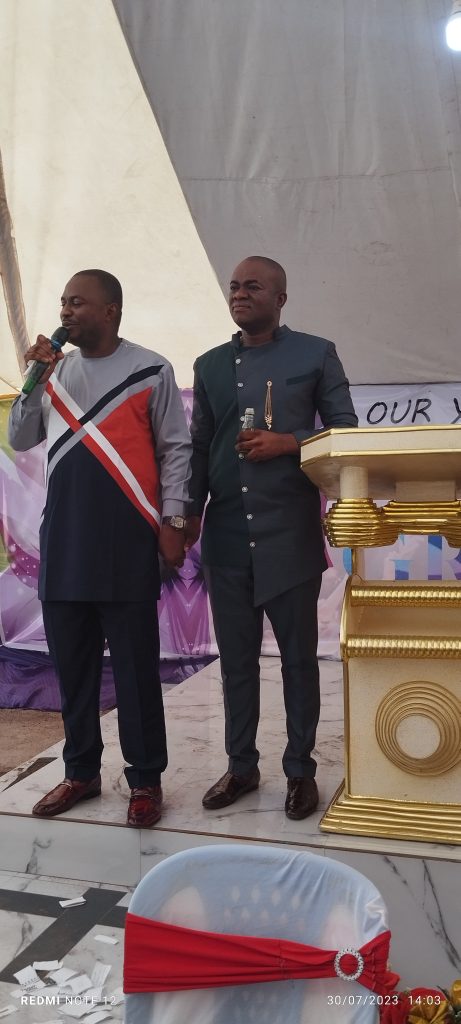 From (L): Evang. Osinachi Nwaka and Pastor Mike Nwaka