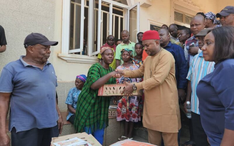 Mayor Osinachi Nwaka, the Mayor of Ikwuano Local Government Area of Abia State distributing agricultural materials to farmers in Amizi Oloko.