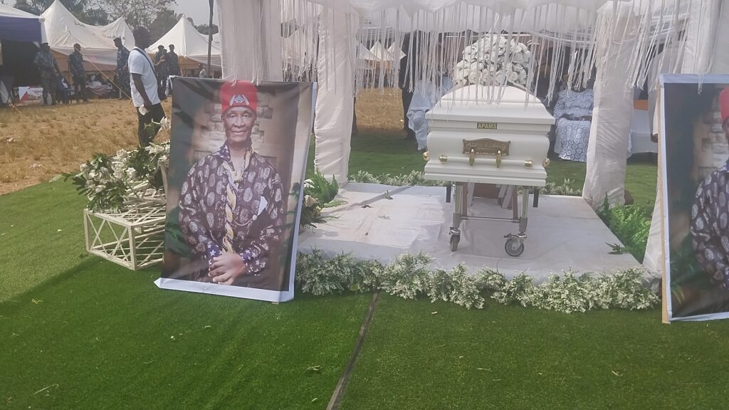 Late Senior Elder Mark Ogbonnaya Nwaka lying in State in his country home, Itunta Ibere, in Ikwuano Local Government Area of Abia State.

Photo credit: Charity Uwakwe of Famous Reporters.