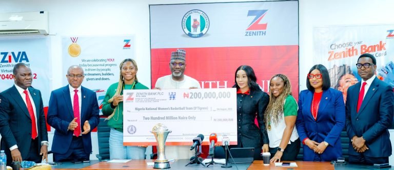Group MD/CEO, Zenith Bank Plc., Dame (Dr.) Adaora Umeoji, OON (m); President, NBBF, Engr. Musa Kida (2nd right); D’Tigress Captain, Amy Okonkwo (right); Head Coach, D’Tigress, Rena Wakama (2nd left).