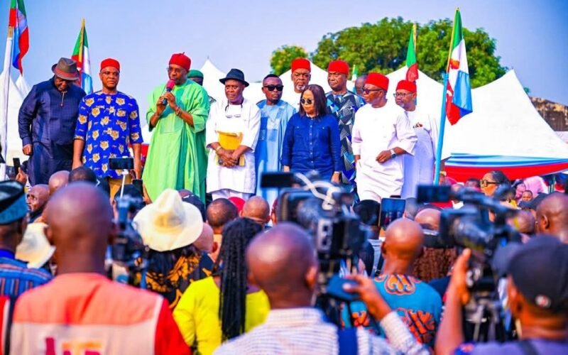 File Photo: From (3L): Rt. Hon. Benjamin Kalu, Deputy Speaker of the House of Representatives, Chief Donatus Nwamkpa, flanked by other APC chieftains, amid controversy over ownership of federal infrastructure projects in Abia State.