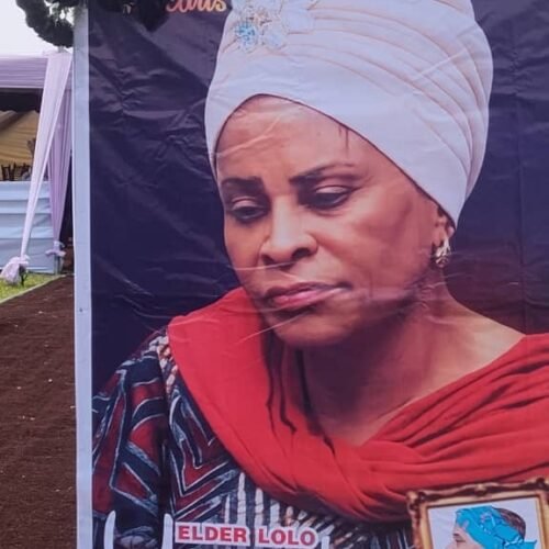 Grief and Grace: Abia Paramount ruler, H/Chief P.C Elechi Breaks Down as He Buries Beloved Wife at 71