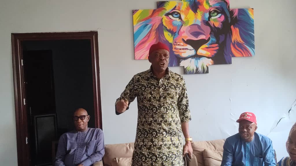 Sir Mark Ugorji, Mgborogwu-Olokoro (M), addressing stakeholders of the All Progressives Congress (APC) party, Ikwuano chapter, Abia State. 