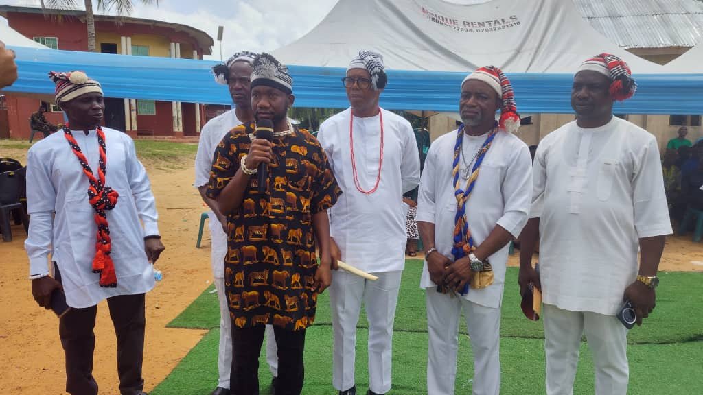 Comrd. Igboayaka O. Igboayaka bearing testimonies about late Mazi Onukwube ThankGod Ofoelue, Jungle Journalist during the funeral service. 