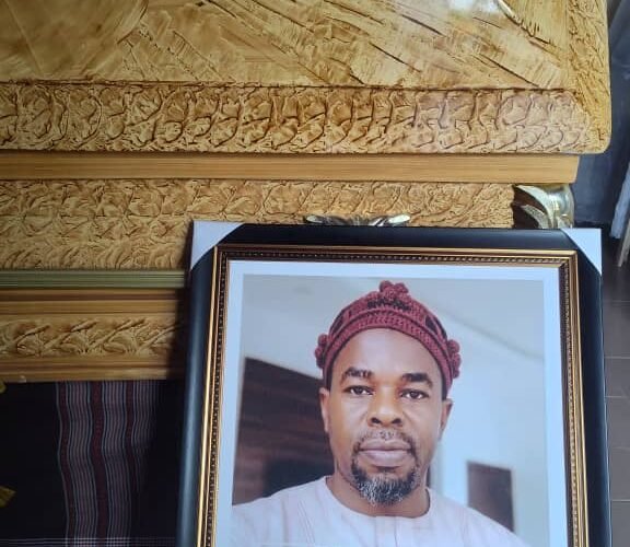 Late Mazi Onukwube ThankGod Ofoelue (aka. Jungle Journalist), the Founder and CEO of Jungle Journalist Media Limited lying in state.