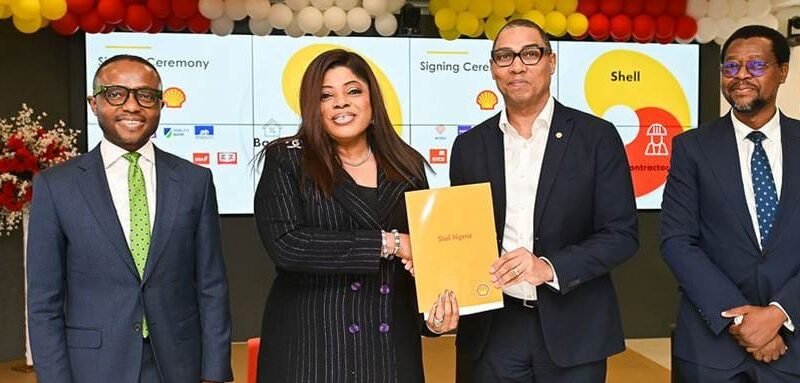 L – R: Mr. Abolore Solebo, Executive Director, Corporate Bank; Dr. Nneka Onyeali-Ikpe, Managing Director/Chief Executive Officer (both of Fidelity Bank Plc); Mr. Ronald Adams, Managing Director; Mr. Tunde Oduwole, Group Finance Director (both of Shell Nigeria Exploration and Production Company Limited, SNEPCo); at the Memorandum of Understanding signing ceremony between SNEPCo and Nigerian banks for a $3bn contract finance facility aimed at improving access to credit for indigenous oil and gas contractors executing projects for the company in Lagos recently.