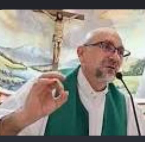 Crucifix Falls, Kills Catholic Priest During Mass in Ecuador