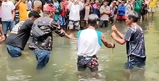 2 Farmers Die in Philippine Underwater Ritual Over Land Dispute
